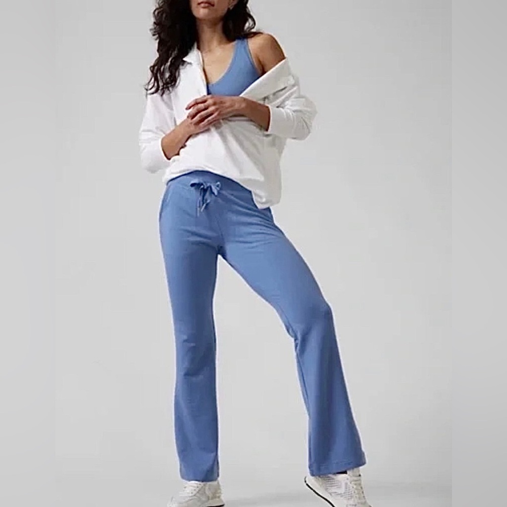 ◾️Athleta Balance Flare Pants In Blue